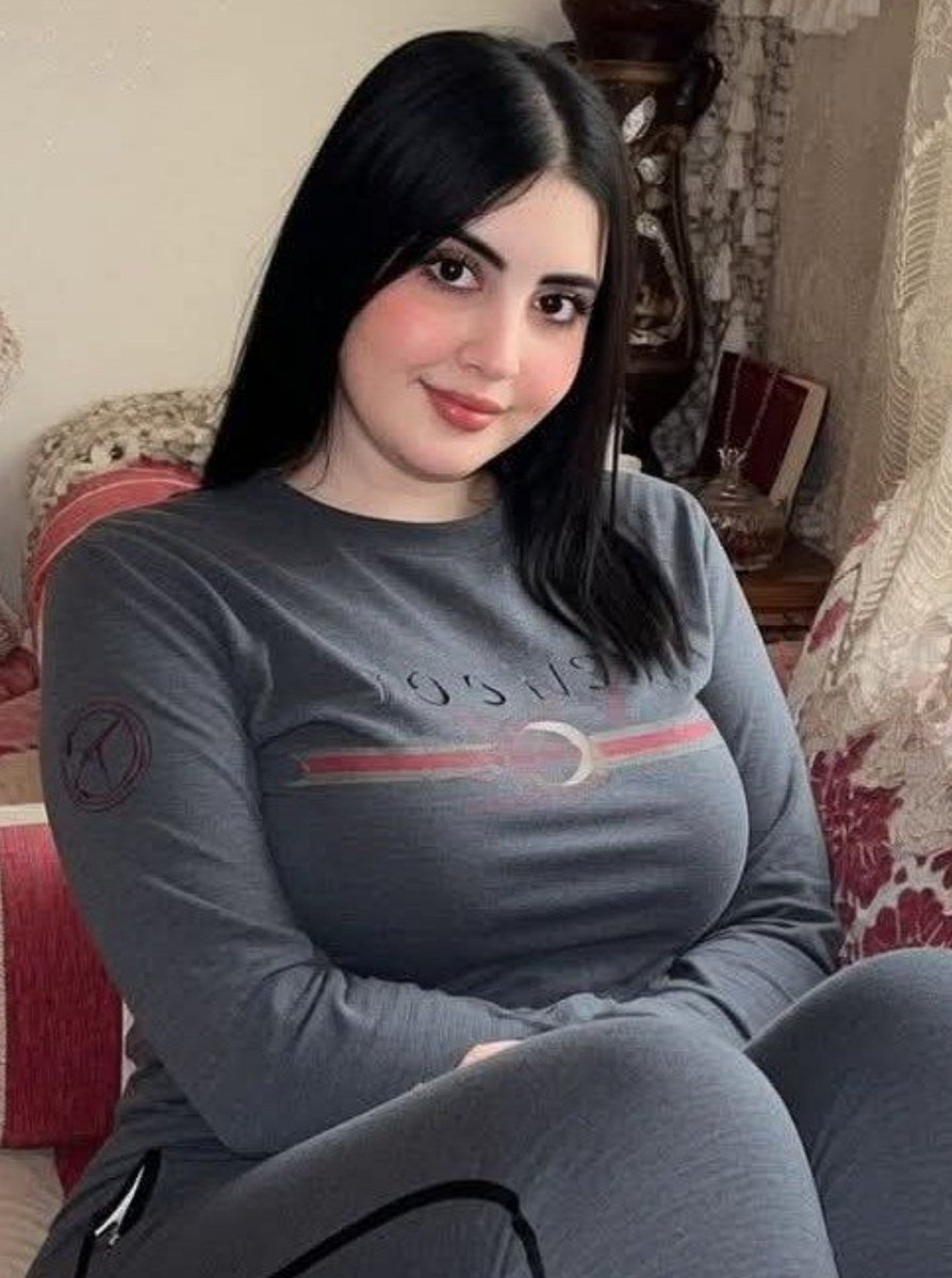 LiLyRose49309's tweet photo. کیا میں آپ کو موٹی لگتی ہوں https://t.co/BeRRmIDPUY
