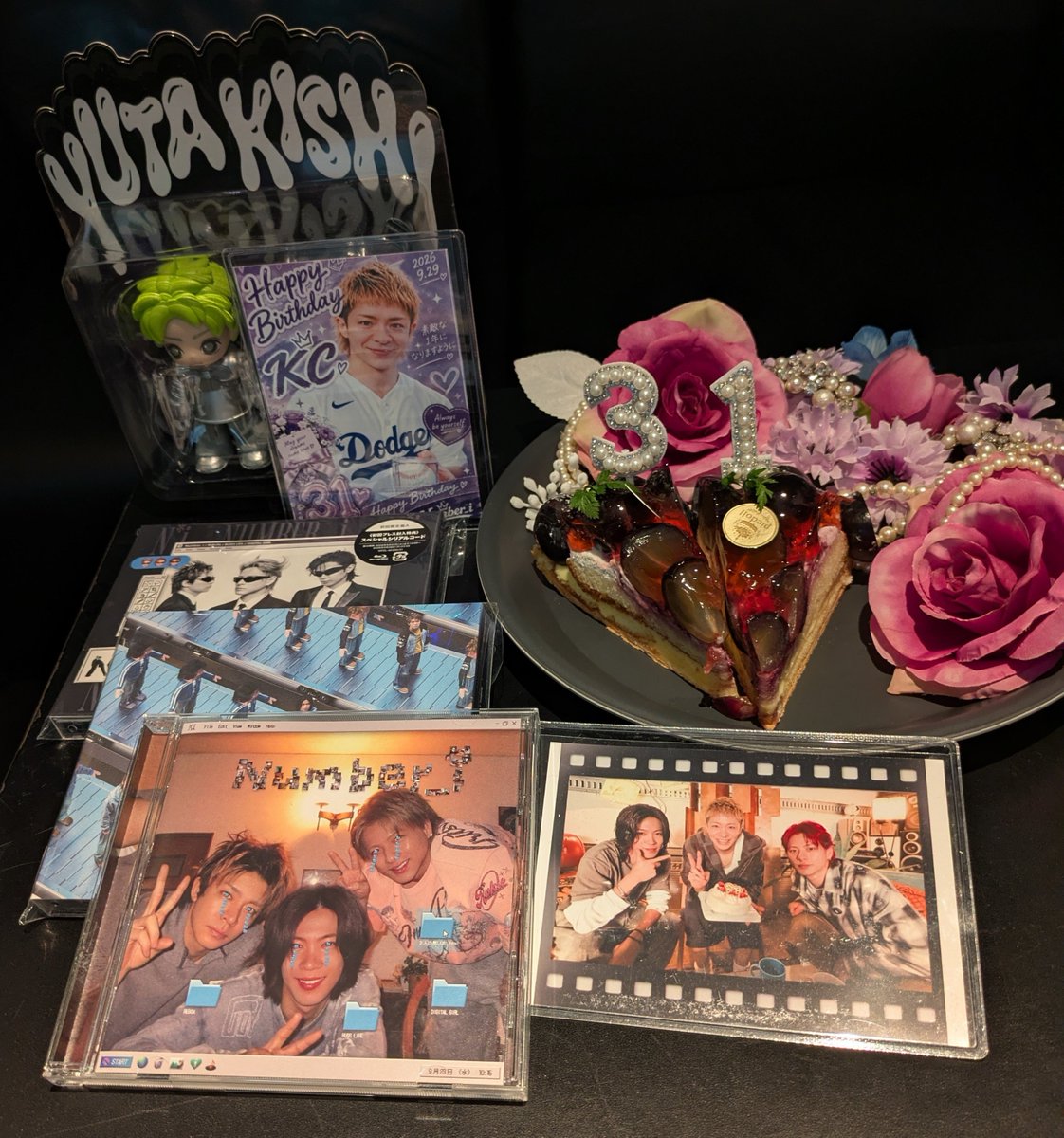 gurunpa129sho's tweet photo. ❤ちゃんとシアタールームで
岸くん誕生会&amp;特典映像鑑賞会💜

毎度のことながら
かわいい〜💕と
心の声漏れながら鑑賞🫶

ところで⋯
Blu-rayプレイヤーでCD聴けるって
常識？

今さらかもだけど
私は最近偶然発見して驚いた😳

防音設備ある環境で
大音量で新曲聴く

ライブのイメトレに🙆

#Kc_HBDay https://t.co/uDqzYotVb6