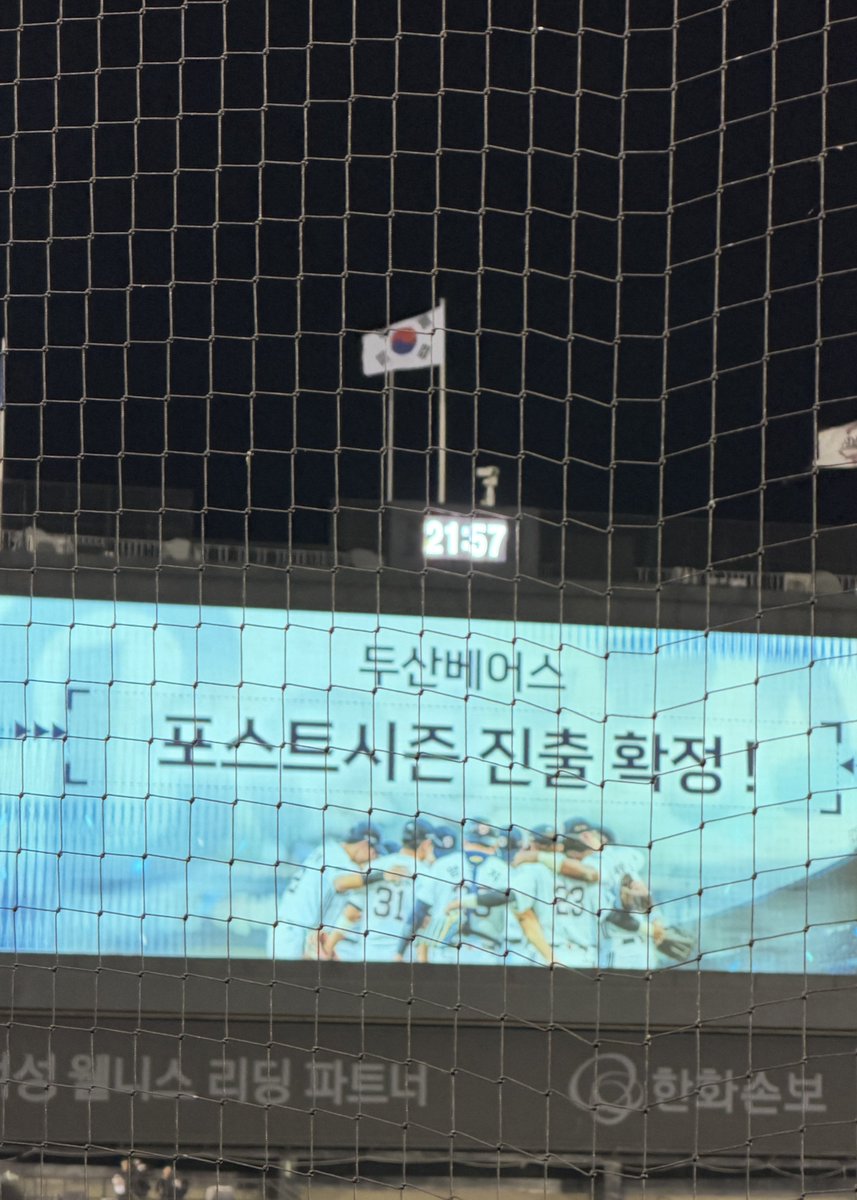 cloudlovethings's tweet photo. 이틀 연속 야구장 출석 .. 그것도 완전 다른 구장 완전 다른 팀 보러 .. 그래서 백투백 완투승 역전끝내기 이런 잼컨 다 봐서 재밌었다네요 https://t.co/aLEAXRXFRW