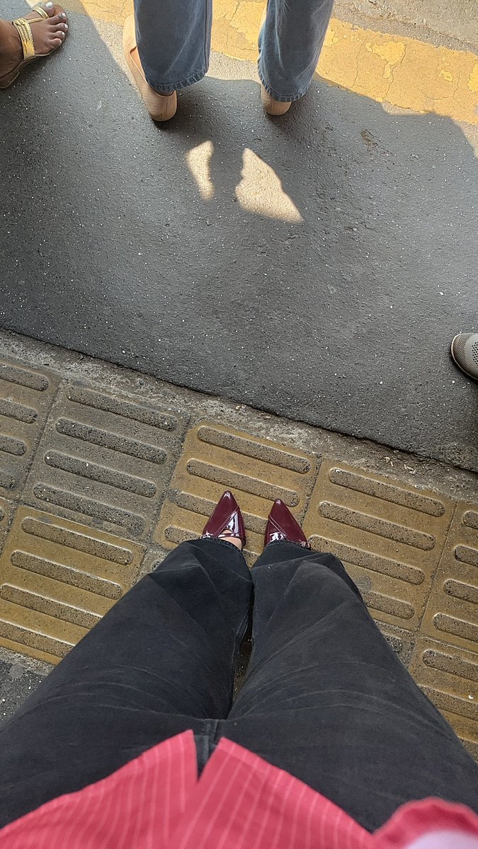 shinelights777's tweet photo. gg's left outside twitter <3 https://t.co/PfQ6ndarl6