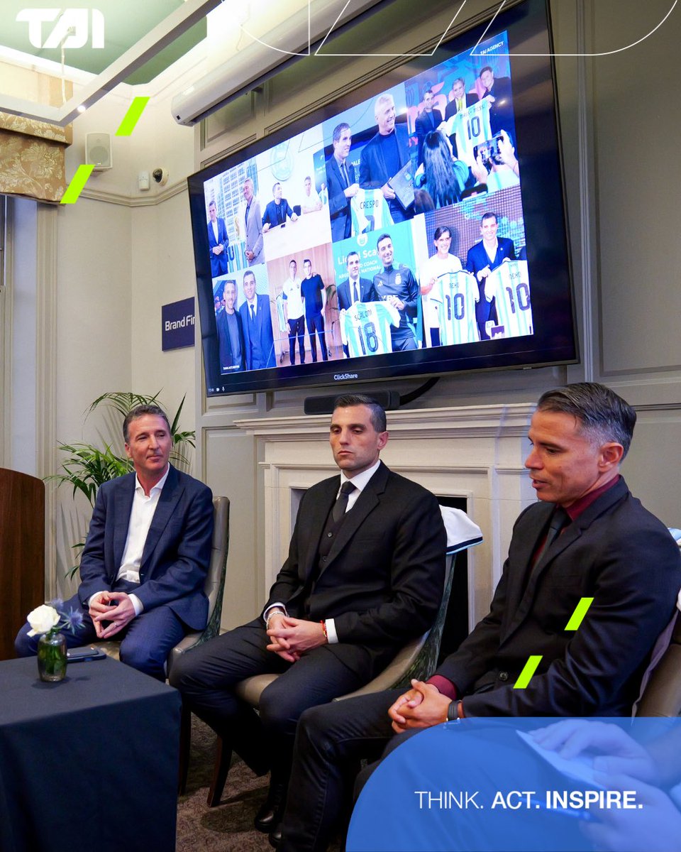 thinkactinspire's tweet photo. THE POWER OF THE GAME. ⚽️

Mirá las fotos que dejó una jornada increíble en Londres junto a @BrandFinance, con nuestro fundador y CEO, @PetersenLeandro , David Haigh, Javier Saviola, Scott Moore y Bruno Vain.

Fútbol, marcas y valor global. 🇬🇧 https://t.co/attmkPyIER
