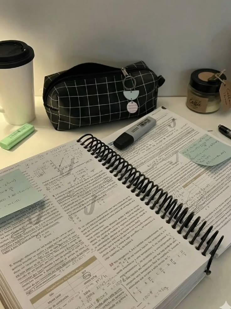 AnesMirza's tweet photo. Fokus i organizacija su ključ uspjeha. Vrijeme je za učenje i ostvarivanje ciljeva! 📝📚☕
#Ucenje #Fokus #Organizacija #Zapisi #Uspjeh https://t.co/7m9zl9ZLvn