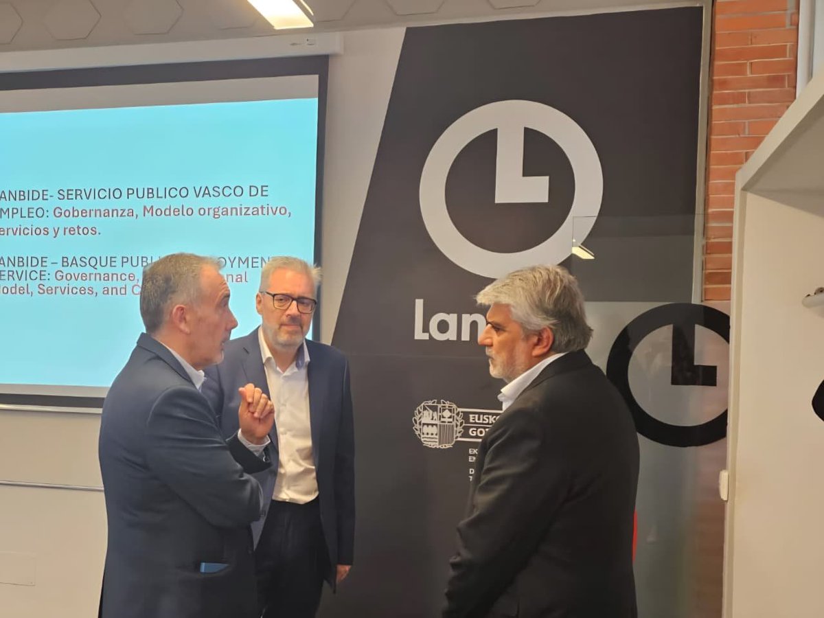 waltercorreaok's tweet photo. En el País Vasco, mantuvimos una reunión con el director general de @lanbideejgv, Servicio Público Vasco de Empleo, Francisco Pedraza Moreno, y el director de Coordinación y Comunicación del organismo, José Antonio García Díaz.

Conversamos sobre empleo, formación e inclusión sociolaboral, y sobre las políticas públicas de promoción del autoempleo y el emprendimiento.

También intercambiamos experiencias sobre las políticas territoriales de capacitación y el fortalecimiento de la inspección laboral para detectar y combatir el trabajo no registrado.