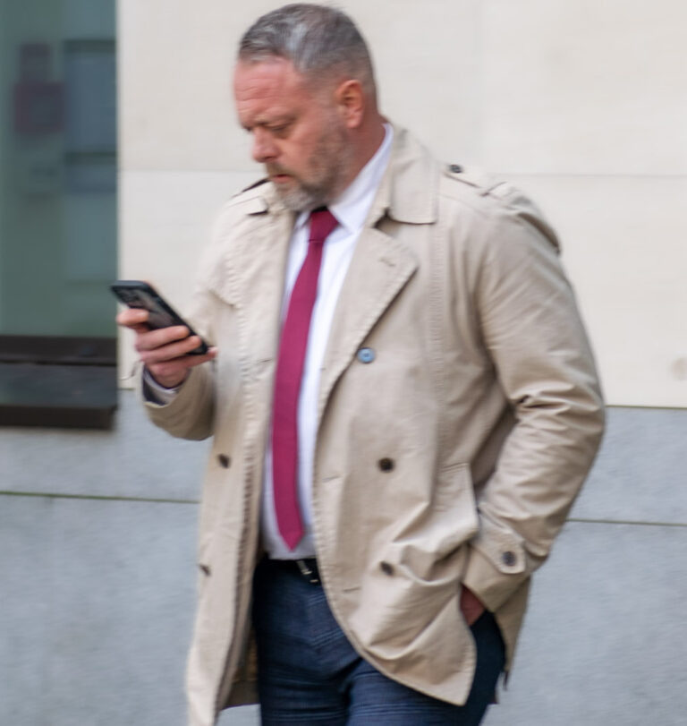 CourtNewsUK's tweet photo. Immigration officers who 'stole hundreds of thousands of pounds' from boat migrants face 2028 trial https://t.co/YGemGjoRYs https://t.co/Ilk2OvYDIm