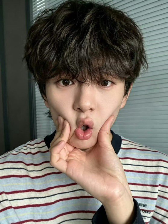 OhOhLilpil's tweet photo. Fotonya:                                   isi chatnya:

#aylio https://t.co/gymQT5H1fv