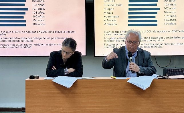 CPDerechoSalud's tweet photo. “ENVEJECER SIN PROTECCIÓN?” Es el libro presentado en Feria de la investigación de #fdcps, con participación de Prof Hernando Torres y de la Prof Prof Diana Colorado Acevedo.
Mirar la presentación en este link: https://t.co/K2Rc6zutbO…

#SomosUNAL #unal #envejecer https://t.co/KFzGvH7N0M