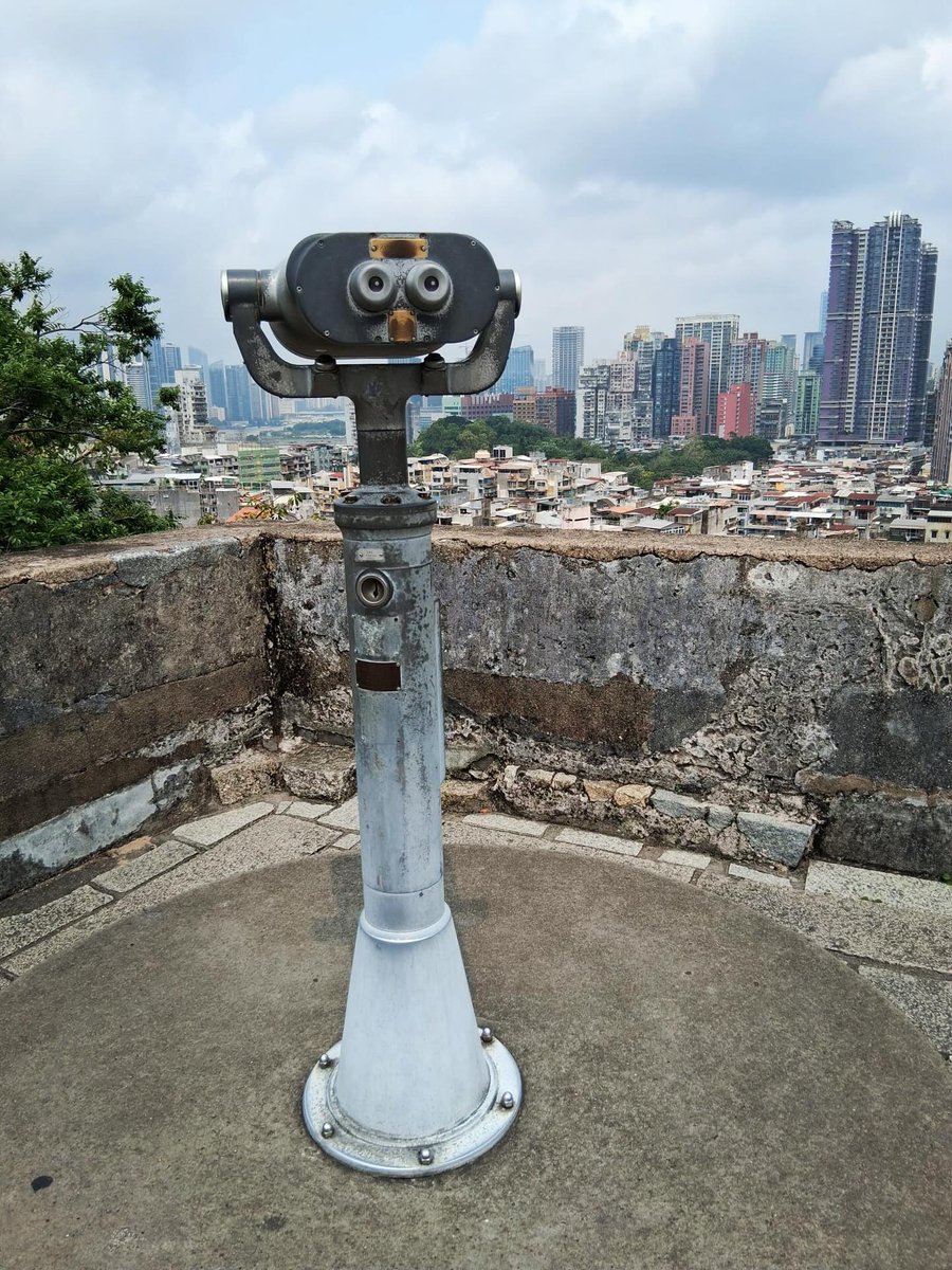 letxinho's tweet photo. Greetings from Macau 😮 Danke @ Gaby! #gesehenundandichgedacht #macau #macauviews #binocularview #pareidolia https://t.co/l4RvATgimR