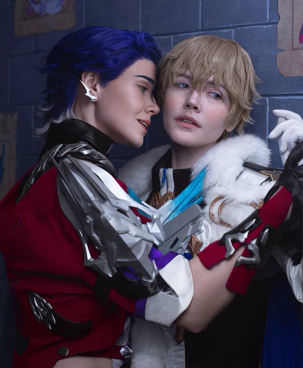 Lavi_av's tweet photo. Captain, your integrity is admirable… but I have some information for you! And a price list 😉
#hsr #cosplay https://t.co/Lsc9kqv0rF
