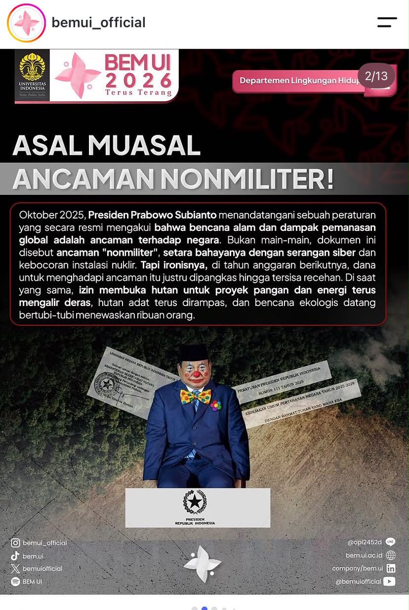 LambeSahamjja's tweet photo. njirr berani banget bem ui bikin postingan isinya:
- pemerintah bikin aturan yang bilang bencana alam dan pemanasan global itu ancaman negara
- tapi duit buat bnpb malah dipangkas dari 2 triliun jadi cuma 491 miliar, parah banget
- duit tambahan baru cair setelah krakatau meletus dan ntt gempa, telat banget kan
- banjir dan longsor di sumatera makan korban 1200 lebih, ratusan ribu orang ngungsi
- penyebabnya hutan udah gundul gara-gara tambang, sawit, dan penebangan liar
- hutan di papua ratusan ribu hektare dibuka buat proyek pangan dan energi
- keputusan buka hutan itu diem-diem, baru ketahuan setelah diminta sama tim advokasi
- warga adat gak dimintain izin, malah ada 162 orang yang dikriminalisasi
- status proyek strategis nasional jadi jalan pintas buat dapet izin buka hutan
- bem ui minta duit bencana dibalikin, stop buka hutan adat, cek izin tambang dan sawit, dan ubah uu biar anggaran bencana ada batas minimalnya