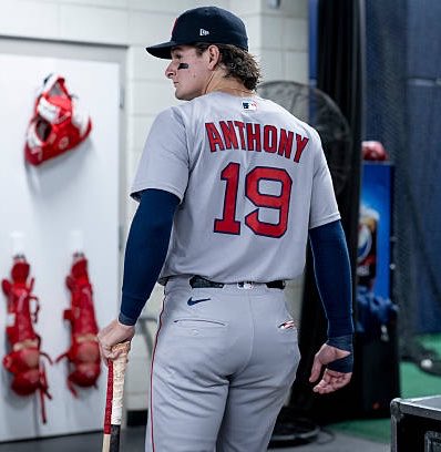 tylermilliken_'s tweet photo. It’s pretty scary that Roman Anthony’s hand was this cooked entering the game: 

“The issue predated the game. Monasterio said he was notified prior to the game that he might have to replace Anthony due to the discomfort in his hand.” - via @alexspeier. https://t.co/O6KcIGkCVl