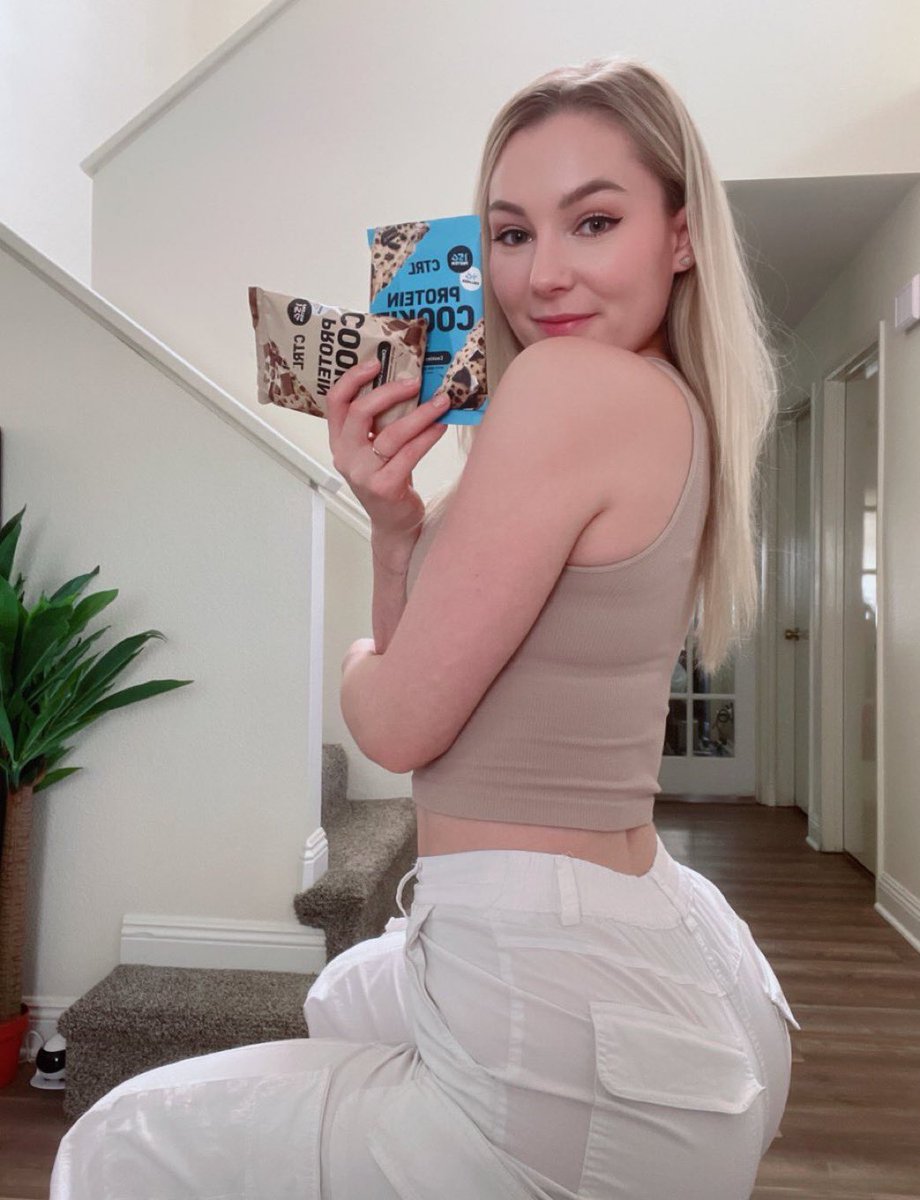 MissDanielak's tweet photo. That just a give away lol 😂 https://t.co/qZIAR4ffET