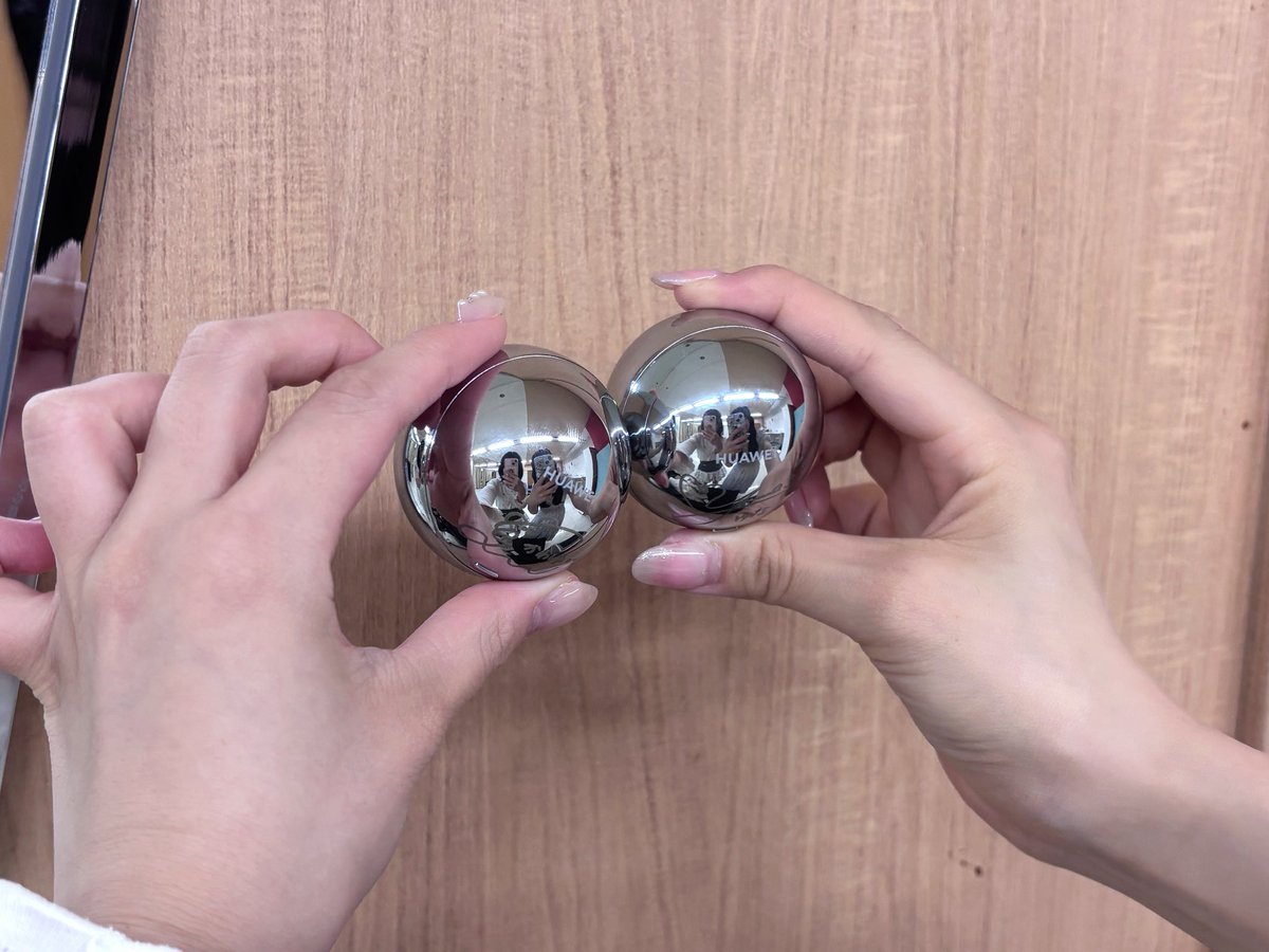 yui_kawamura's tweet photo. AKB48 × Free Clip 2S
チェックしてくださりましたか？👂🏻🎀

とってもお気に入りで毎日使っています！

ぜひみなさんサイン入りイヤーカフ型イヤホンおそろいにしましょう〜♡
https://t.co/aUVKM6EpsU https://t.co/suQIKyp6dr