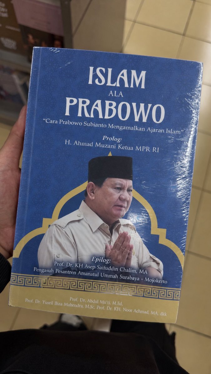 kampretlordz's tweet photo. ayo adu buku, bagusan mana kira-kira https://t.co/XV6ZWZVmJ5