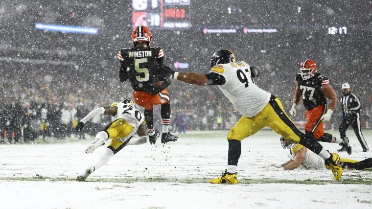 PolymarketBlitz's tweet photo. 🚨 𝗖𝗟𝗘𝗩𝗘𝗟𝗔𝗡𝗗 𝗢𝗪𝗡𝗦 𝗧𝗡𝗙

The Steelers are 0-4 on Thursday nights in Cleveland:

• 2009: 13-6
• 2019: 21-7
• 2022: 29-17
• 2024: 24-19

Combined score: Browns 87, Steelers 49.

They meet again tomorrow on TNF 👀 https://t.co/5VciEccXUR