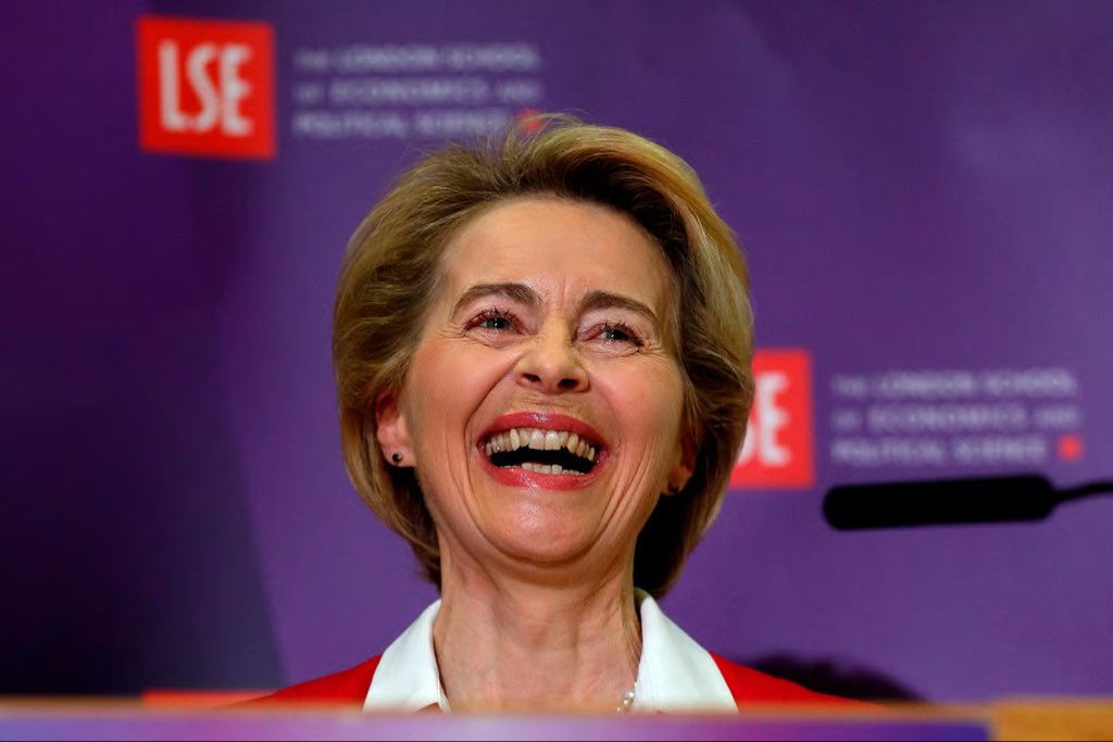 dana32pi0's tweet photo. ⚡️🇪🇺 EU-Kommissionspräsidentin Ursula von der Leyen hat ihren langjährigen Berater Jens Flosdorff zum Leiter der Generaldirektion Kommunikation der EU-Kommission gemacht – ein Posten mit einem Monatsgehalt von 18.000 Euro, um den sich 66 Fachleute beworben hatten. https://t.co/W8e12GQ32L