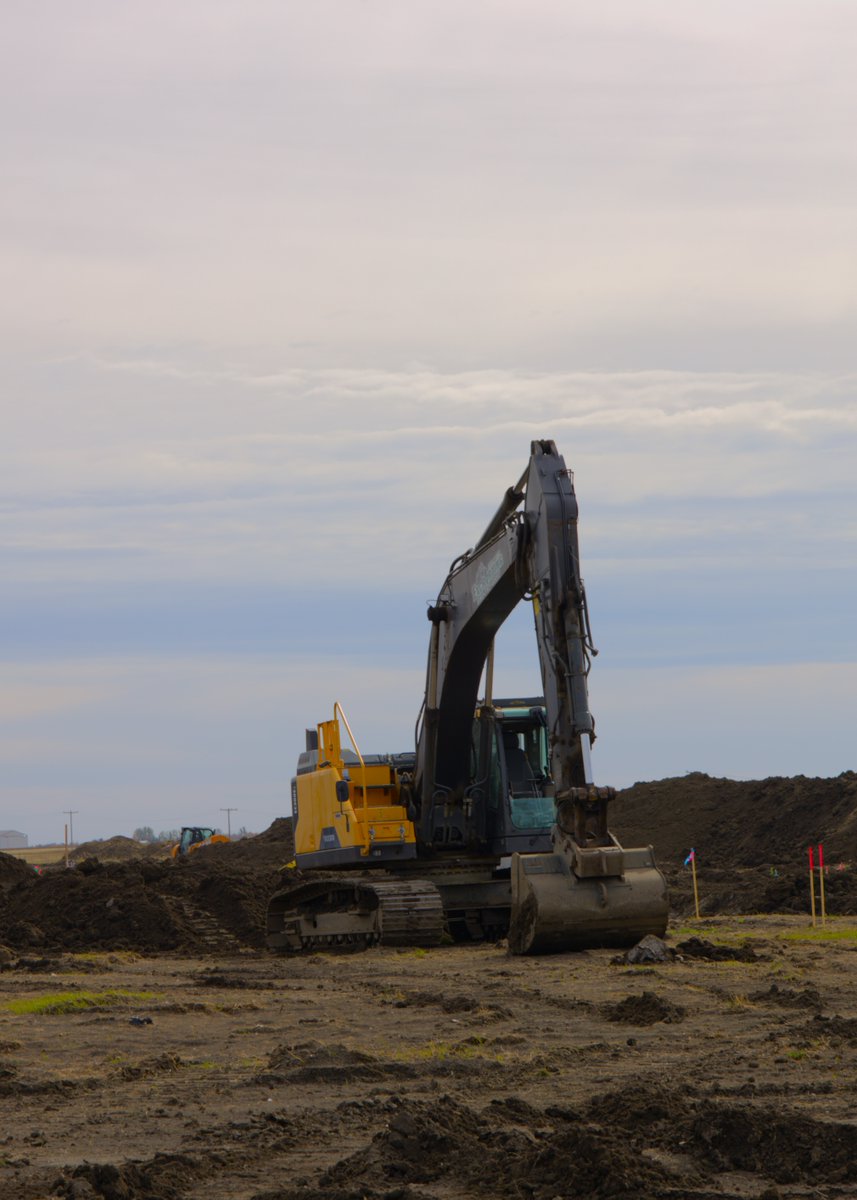 RedheadEquip's tweet photo. Breaking ground and building the future. 🚧

#redheadequipment #growbuildhaul #volvoconstruction https://t.co/mVsfHRuBMK