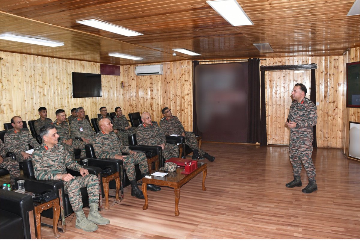NorthernComd_IA's tweet photo. Lt Gen Pratik Sharma, #ArmyCdrNC, visited #SouthKashmir to review the progress of ongoing Op KORAG and prevailing security situation.
​The Army Commander commended the formation for their synergy, dedication, perseverance and commitment to conduct relentless counter-terror operations. 

#AlwaysInCombat
#NationFirst

@adgpi
@ChinarcorpsIA
@PRODefSrinagar
