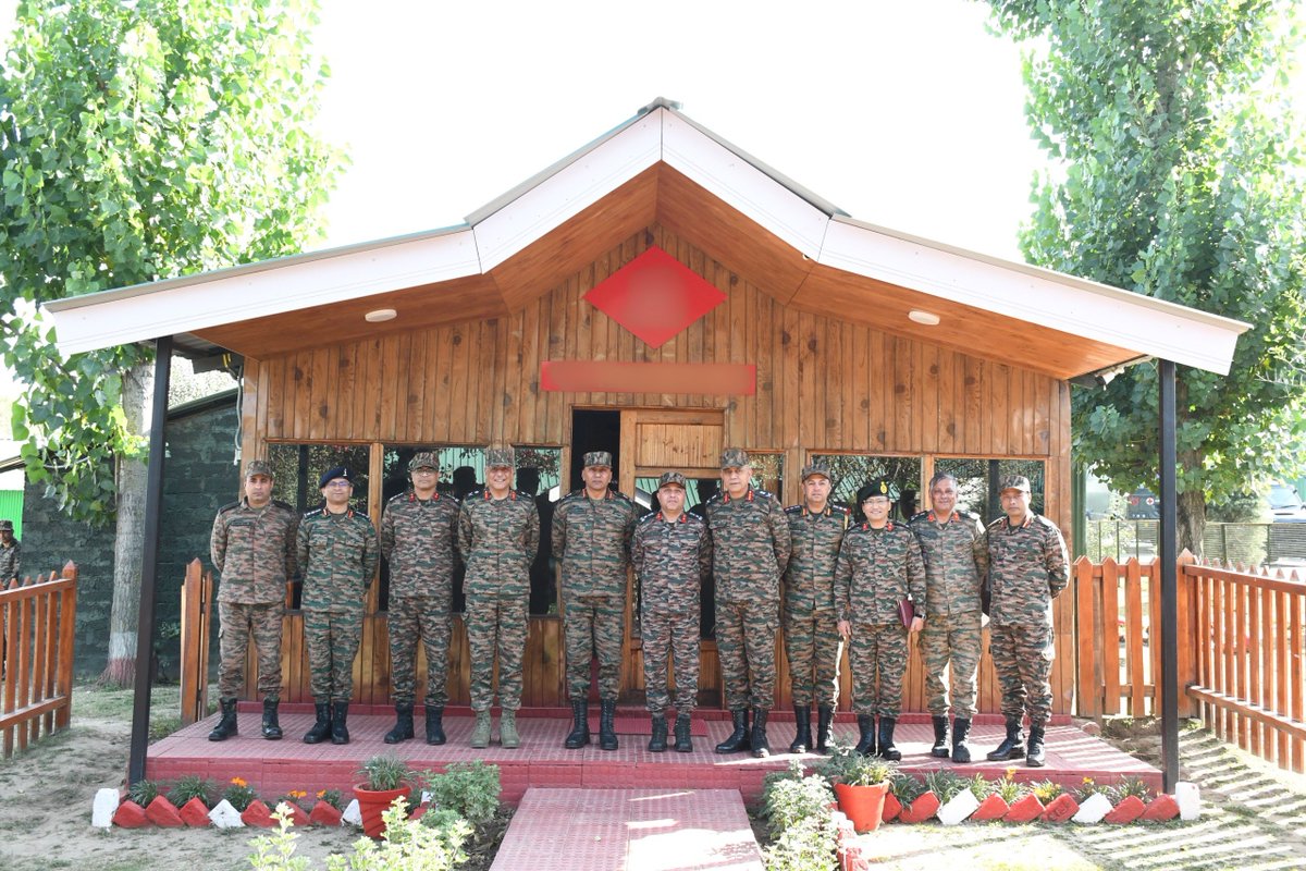 NorthernComd_IA's tweet photo. Lt Gen Pratik Sharma, #ArmyCdrNC, visited #SouthKashmir to review the progress of ongoing Op KORAG and prevailing security situation.
​The Army Commander commended the formation for their synergy, dedication, perseverance and commitment to conduct relentless counter-terror operations. 

#AlwaysInCombat
#NationFirst

@adgpi
@ChinarcorpsIA
@PRODefSrinagar