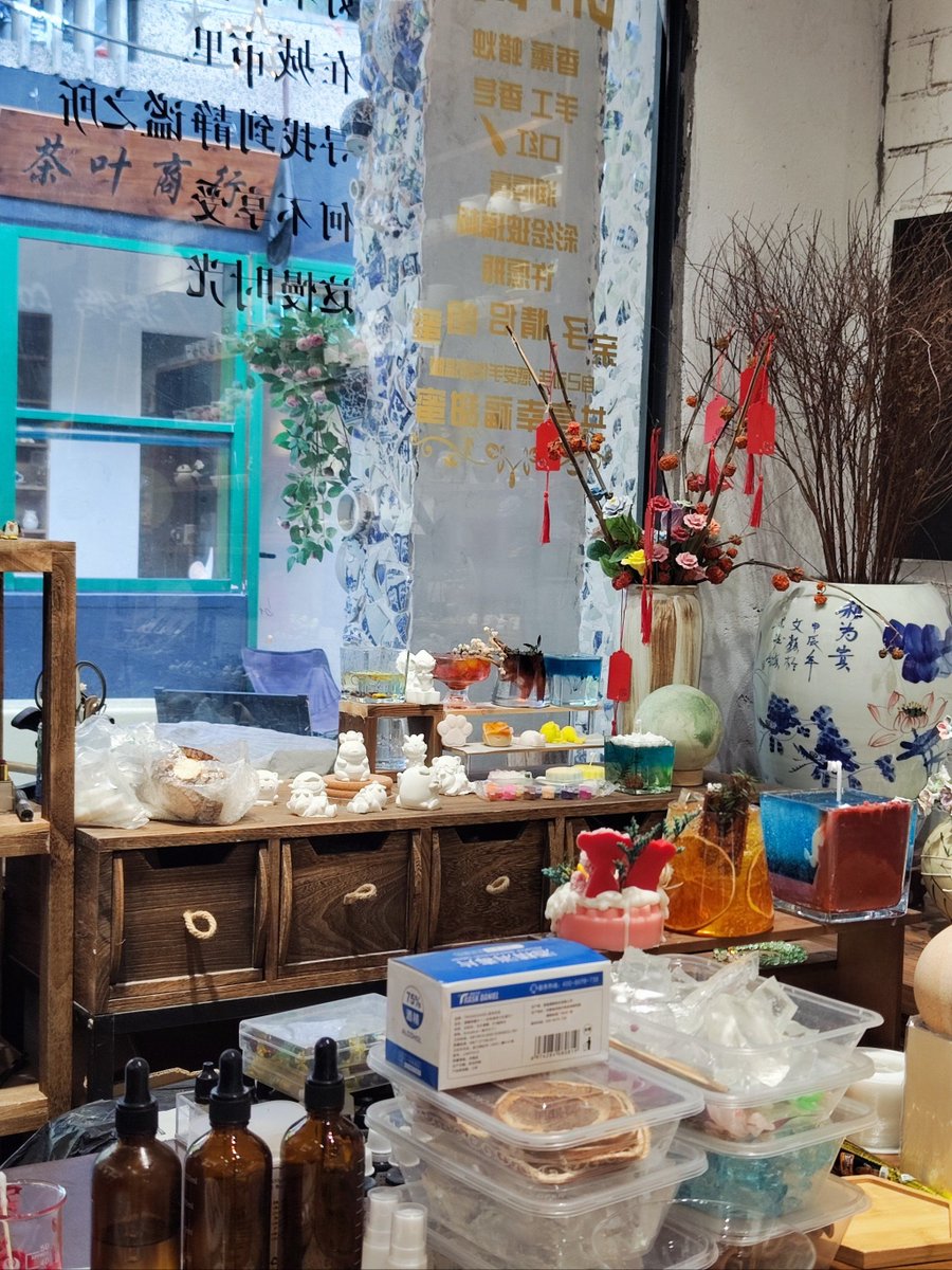Sara67254087's tweet photo. [I’m currently working on a small experiment with baking additives, satin ribbons, flavor marinades, and halogen lamps—combining daily items to make a fun little scene!] https://t.co/hNRj7vFbId