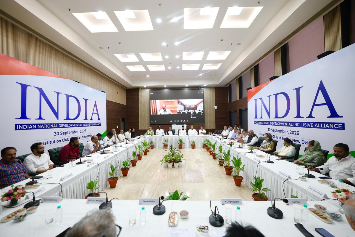 SanjaiGandhi's tweet photo. இந்தியா கூட்டணியில் அங்கம் வகித்த திமுக தவிர, மற்ற அனைத்துக் கட்சிகளும் இன்றைய இந்தியா கூட்டணிக் கட்சிகள் மீட்டிங்கில் கலந்துக் கொண்டார்கள். ஃபாசிச பிஜேபியையும் அதன் நேரடி, மறைமுக கூட்டாளிகளையும் இந்தியா வீழ்த்தும். 💪
#INDIA https://t.co/FTJtAk631k