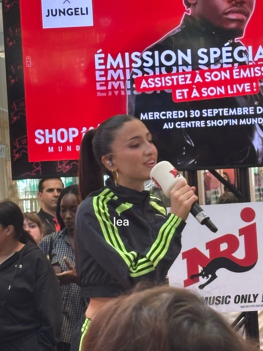 leaaaa67's tweet photo. Je pensais jamais que ça puisse arrivé cela. Voir Lenie de propre yeux 👀 
Magnifiques 😍 
Merci pour c’est mot touchant la photo tout ❤️ #lenie @NRJStrasbourg https://t.co/BdvxkKBOt2