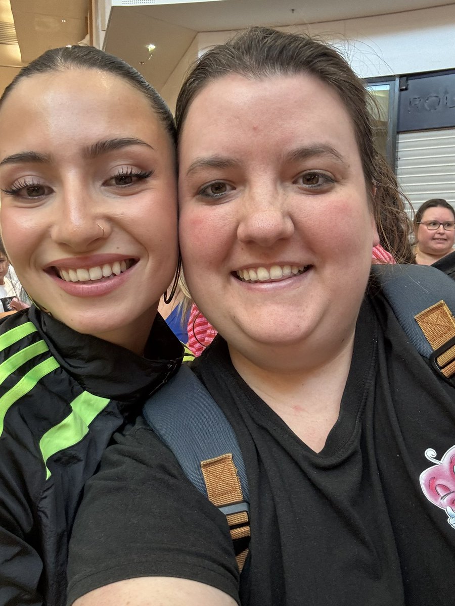 leaaaa67's tweet photo. Je pensais jamais que ça puisse arrivé cela. Voir Lenie de propre yeux 👀 
Magnifiques 😍 
Merci pour c’est mot touchant la photo tout ❤️ #lenie @NRJStrasbourg https://t.co/BdvxkKBOt2