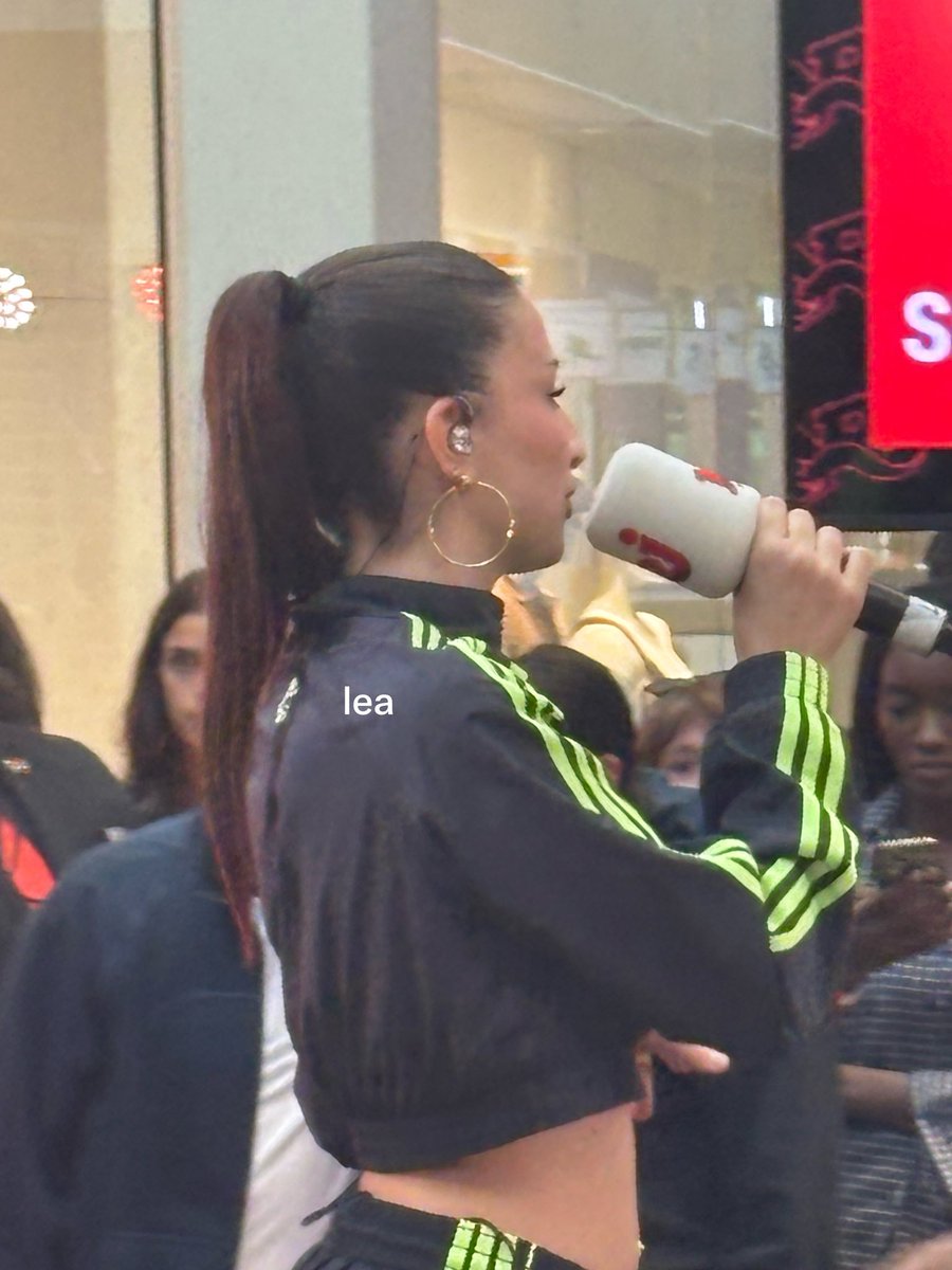 leaaaa67's tweet photo. Je pensais jamais que ça puisse arrivé cela. Voir Lenie de propre yeux 👀 
Magnifiques 😍 
Merci pour c’est mot touchant la photo tout ❤️ #lenie @NRJStrasbourg https://t.co/BdvxkKBOt2