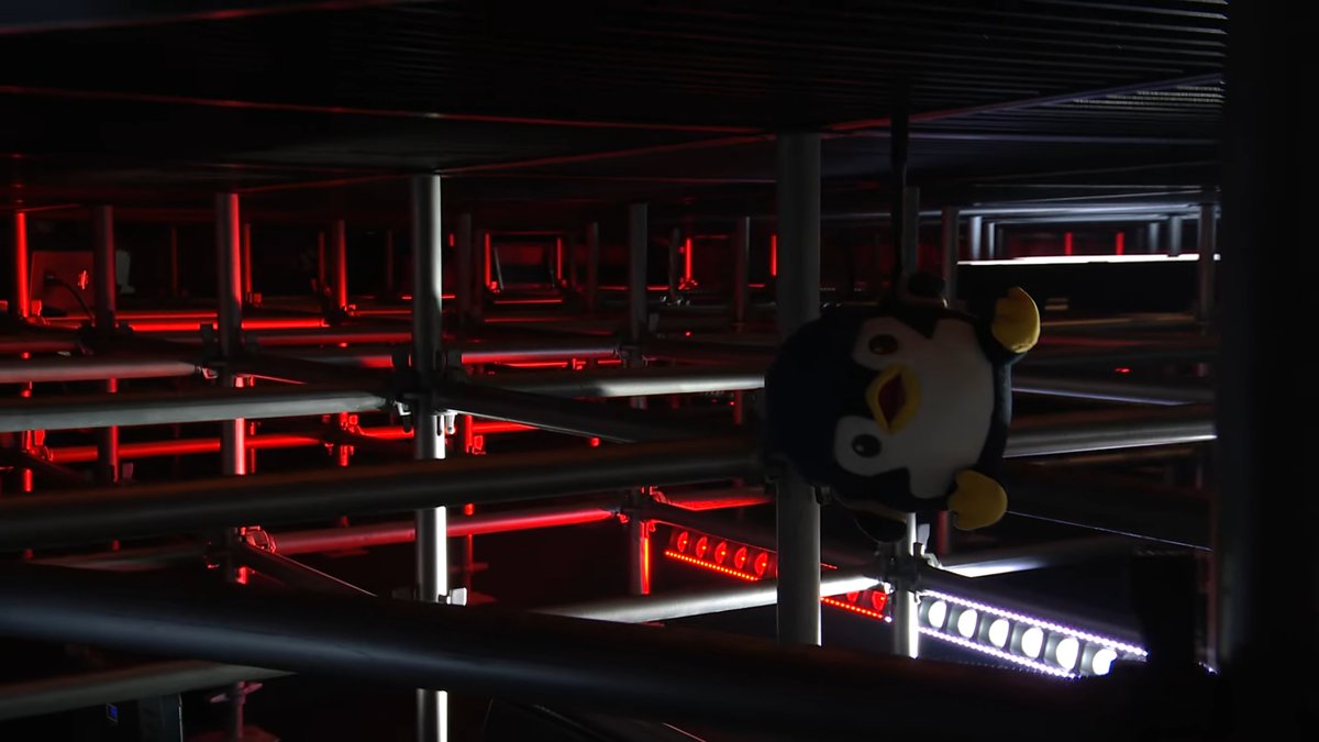 vct_emea's tweet photo. Somebody save Dan the Penguin😭 https://t.co/eyWvlbz2EM