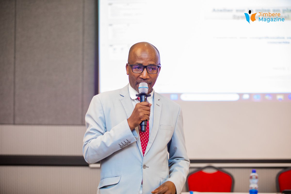 MagazineJimbere's tweet photo. [P]💻 Foncier : le Burundi veut s’inspirer de l’expérience de l’Éthiopie pour numériser ses données sur le foncier

🏛️ Le Burundi, à travers le Ministère de @BMineagrie, prépare la mise en place et l’opérationnalisation  d’un Système National d’Information Foncière (SNIF). Un atelier organisé du  28 au 29 septembre 2026 à Kiriri Garden Hotel à Bujumbura permet aux acteurs du domaine  foncier de tirer des enseignements de l’expérience de l’Éthiopie en matière de sécurisation et de numérisation des données foncières

🌍 Organisée dans le cadre de la mise en œuvre du Projet de Résilience Climatique des Collines du Burundi (PRCCB-NAGURA ISI), cette rencontre porte notamment sur la centralisation des données, la sécurisation des droits fonciers, la cartographie des parcelles et l’interopérabilité entre les différents systèmes publics

🗺️ Dans sa présentation, Shewakena Abab, expert venu de l’Ethiopie pour partager l’expérience de son pays dans le secteur foncier, revient sur les réformes engagées, notamment le passage d’archives manuelles et dispersées à un système numérisé, basé entre autres sur les orthophotos, le GPS et la cartographie des parcelles. L’expérience éthiopienne montre également une certification foncière progressive, permettant d’améliorer la précision des données et leur conservation numérique

🗣️ Par ailleurs, Anders Jensen, Chef du Projet de Résilience Climatique des Collines du Burundi (PRCCB NAGURA ISI) à la Banque Mondiale, a éclairci pourquoi avoir choisi l’Ethiopie pour source d’inspiration pour le Burundi dans ce projet de mise en place d’un système national : « Parce que l'Éthiopie a plus de vingt ans d'expérience dans le développement de son système national d'information foncière ; elle est aujourd'hui l'un des pays africains les plus avancés dans ce domaine. Elle a construit, ajusté, innové et tiré des leçons précieuses de chaque étape de ce processus.»

💬 Odette Kayitesi, coordonnatrice Nationale du PRCCB-NAGURA ISI, estime que cette expérience peut contribuer à accélérer les progrès dans le secteur: « En nous inspirant de l’expérience de l’Éthiopie et d’autres pays qui ont progressé dans ce domaine, nous avons identifié des éléments sur lesquels nous pouvons nous appuyer au Burundi afin que, dans les cinq prochaines années, nous puissions également réaliser des progrès, notamment en matière d’utilisation des technologies modernes. »

#Burundi