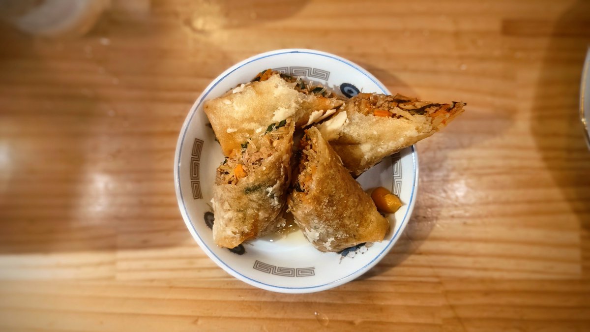 hidecchi99's tweet photo. 🌯 謝謝春巻き 2本

『モヤモヤさまぁ～ず２』紹介店

詳細はInstagram
https://t.co/GrZNbKaGNw

#中野 #グルメ #中華料理 #町中華 #昼飲み
#中華酒場 #中華居酒屋  #昼呑み #定食
#ランチ #launch #春巻き #springroll
#春捲 #춘권 #春卷 #はるまき #モヤさま
#炸春卷 #モヤモヤさまぁ～ず2 https://t.co/4kPzzVgqOD