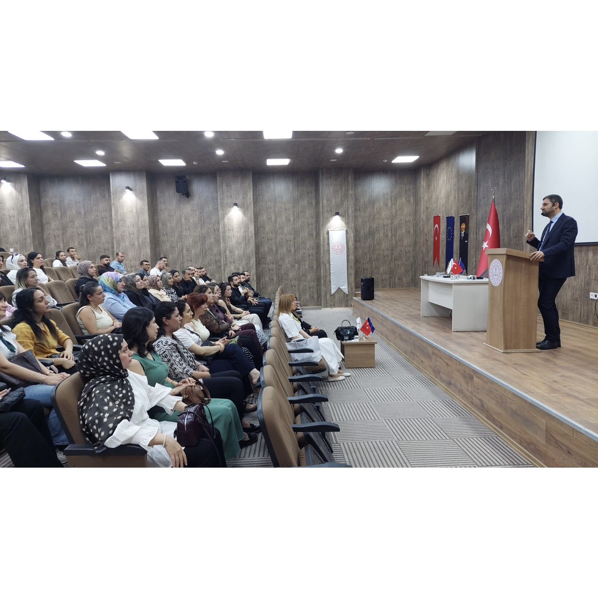 projepiktesIV's tweet photo. Hayat Boyu Öğrenme Genel Müdür Yardımcısı/Proje Direktörümüz Sayın Cihan KIVANÇ, Diyarbakır’da PIKTES öğreticileri ile bir araya geldi.

📍Diyarbakır

@tcmeb 
@mebhbogm 
@EUDelegationTur 
@Diyarbakirmem 

#piktes https://t.co/HdxJw5C1lF