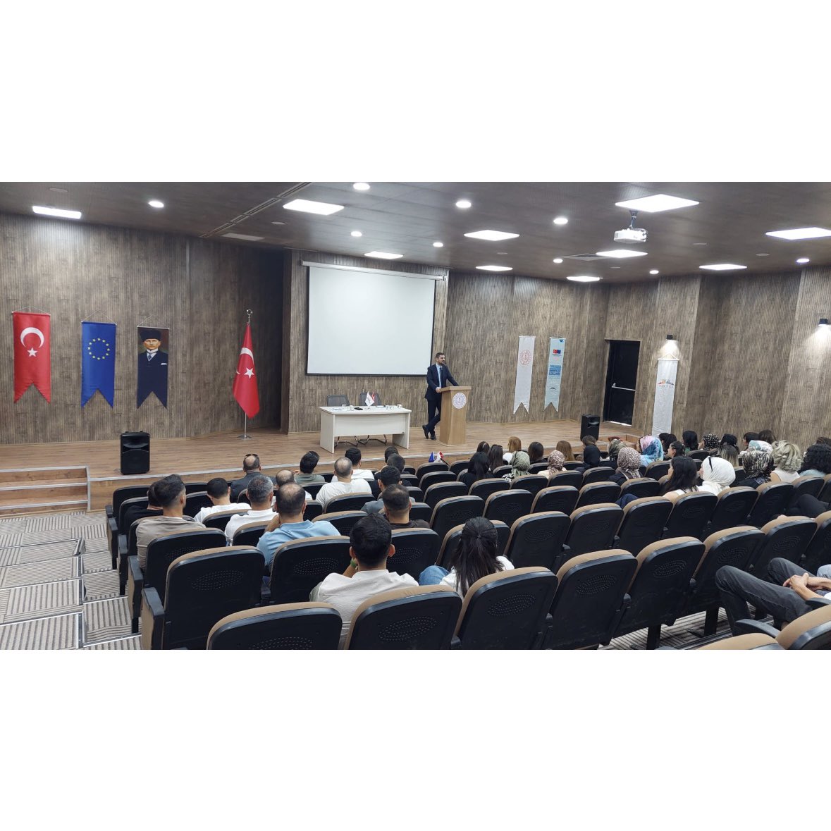 projepiktesIV's tweet photo. Hayat Boyu Öğrenme Genel Müdür Yardımcısı/Proje Direktörümüz Sayın Cihan KIVANÇ, Diyarbakır’da PIKTES öğreticileri ile bir araya geldi.

📍Diyarbakır

@tcmeb 
@mebhbogm 
@EUDelegationTur 
@Diyarbakirmem 

#piktes https://t.co/HdxJw5C1lF