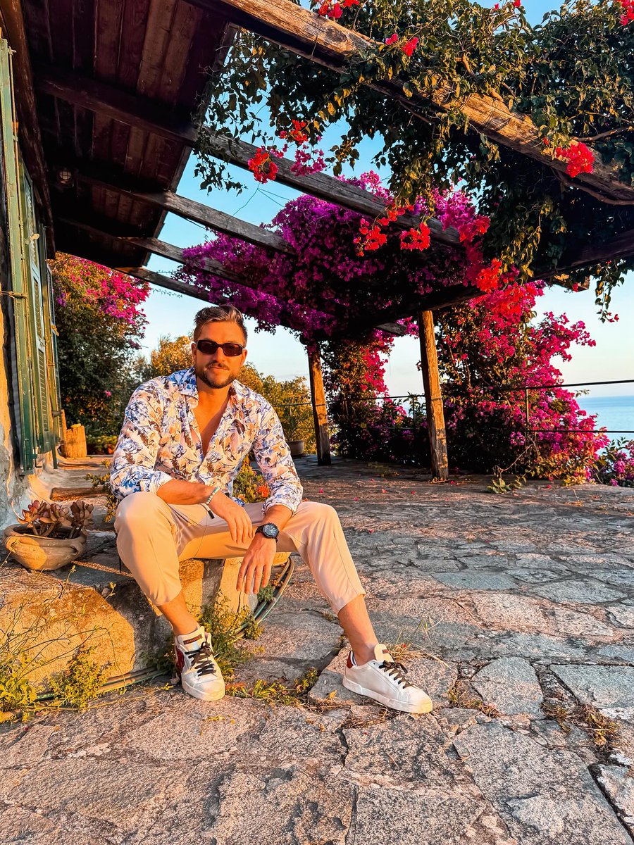raphael23121986's tweet photo. 𝘚𝘶𝘮𝘮𝘦𝘳 𝘴𝘶𝘯𝘴𝘦𝘵𝘴 𝘢𝘯𝘥 𝘴𝘮𝘪𝘭𝘦𝘴... #cinqueterre #relax #friends #sunset #sunsetloversgram #summer2025 #summervibe #summertime
#travel #aroundtheworld #travelling #neverstopexploring #neverstoptravelling #traveltheworld https://t.co/yQMa0CCT5y