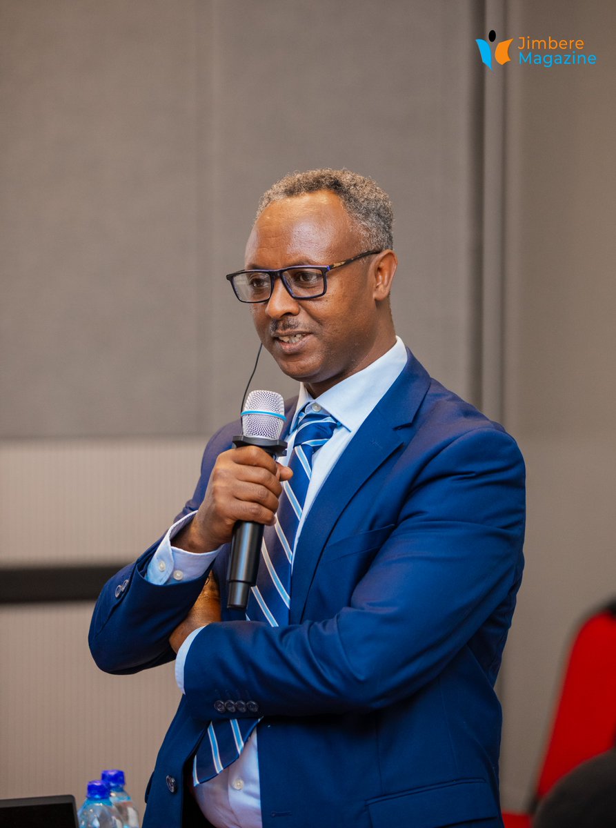 MagazineJimbere's tweet photo. [P]💻 Foncier : le Burundi veut s’inspirer de l’expérience de l’Éthiopie pour numériser ses données sur le foncier

🏛️ Le Burundi, à travers le Ministère de @BMineagrie, prépare la mise en place et l’opérationnalisation  d’un Système National d’Information Foncière (SNIF). Un atelier organisé du  28 au 29 septembre 2026 à Kiriri Garden Hotel à Bujumbura permet aux acteurs du domaine  foncier de tirer des enseignements de l’expérience de l’Éthiopie en matière de sécurisation et de numérisation des données foncières

🌍 Organisée dans le cadre de la mise en œuvre du Projet de Résilience Climatique des Collines du Burundi (PRCCB-NAGURA ISI), cette rencontre porte notamment sur la centralisation des données, la sécurisation des droits fonciers, la cartographie des parcelles et l’interopérabilité entre les différents systèmes publics

🗺️ Dans sa présentation, Shewakena Abab, expert venu de l’Ethiopie pour partager l’expérience de son pays dans le secteur foncier, revient sur les réformes engagées, notamment le passage d’archives manuelles et dispersées à un système numérisé, basé entre autres sur les orthophotos, le GPS et la cartographie des parcelles. L’expérience éthiopienne montre également une certification foncière progressive, permettant d’améliorer la précision des données et leur conservation numérique

🗣️ Par ailleurs, Anders Jensen, Chef du Projet de Résilience Climatique des Collines du Burundi (PRCCB NAGURA ISI) à la Banque Mondiale, a éclairci pourquoi avoir choisi l’Ethiopie pour source d’inspiration pour le Burundi dans ce projet de mise en place d’un système national : « Parce que l'Éthiopie a plus de vingt ans d'expérience dans le développement de son système national d'information foncière ; elle est aujourd'hui l'un des pays africains les plus avancés dans ce domaine. Elle a construit, ajusté, innové et tiré des leçons précieuses de chaque étape de ce processus.»

💬 Odette Kayitesi, coordonnatrice Nationale du PRCCB-NAGURA ISI, estime que cette expérience peut contribuer à accélérer les progrès dans le secteur: « En nous inspirant de l’expérience de l’Éthiopie et d’autres pays qui ont progressé dans ce domaine, nous avons identifié des éléments sur lesquels nous pouvons nous appuyer au Burundi afin que, dans les cinq prochaines années, nous puissions également réaliser des progrès, notamment en matière d’utilisation des technologies modernes. »

#Burundi