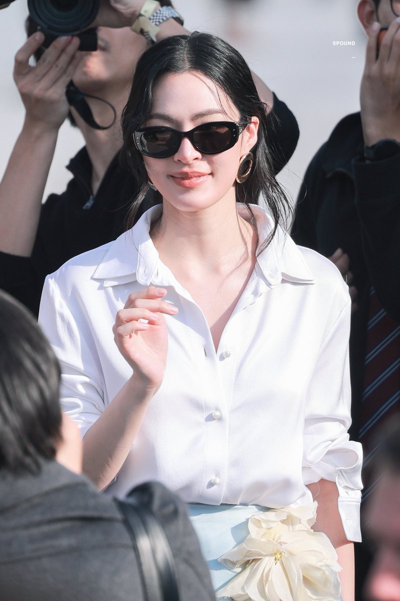 _sPoundK_'s tweet photo. LingLing Kwong is the definitive blueprint for how modern global icons should carry heritage luxury brands. 📸✨

#LingOrmDiorSummer27 #LinglingKwong  #LingOrm #Dior #DiorSummer27 #PFW https://t.co/GW0cIonDZq