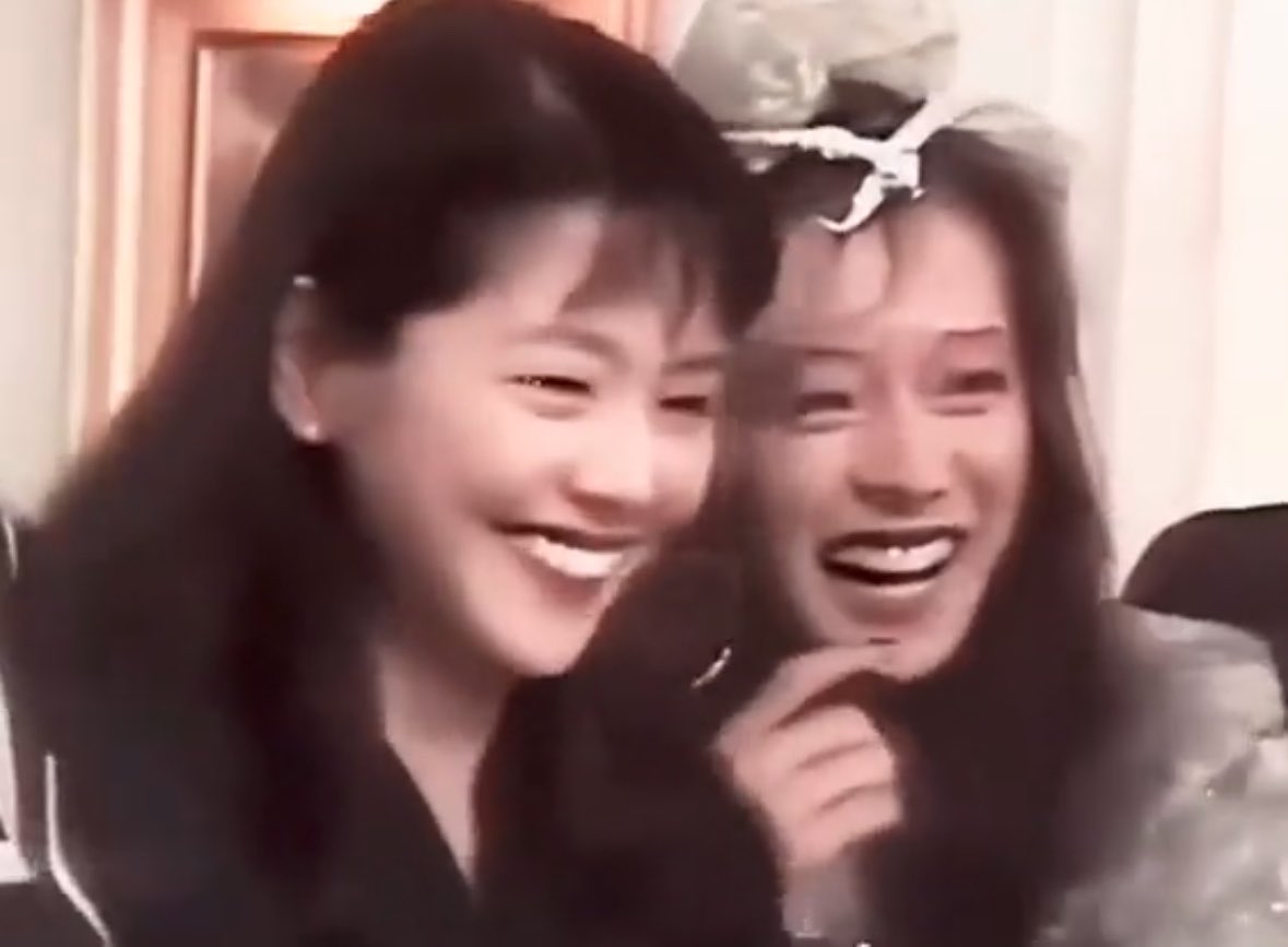 mumrdo's tweet photo. キョンキョンのこと大好きな明菜様可愛すぎる https://t.co/gsYPxsEece
