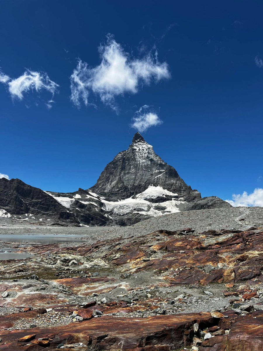 thayssilva46's tweet photo. Matterhorn, Switzerland... #Matterhorn
#Zermatt
#SwissAlps
#MountainLovers
#AlpineVibes https://t.co/M060LwLunM