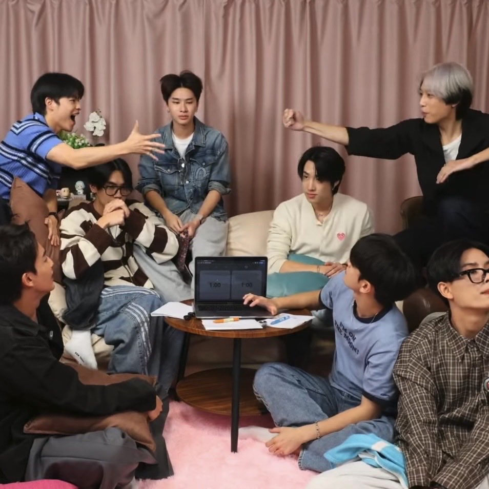 ilysbnn4's tweet photo. ซึ่งมาเป่ายิงฉุบกับม้าคที่ออกกระดาษตลอดเหมือนกัน555555555 https://t.co/VtD770q9bE