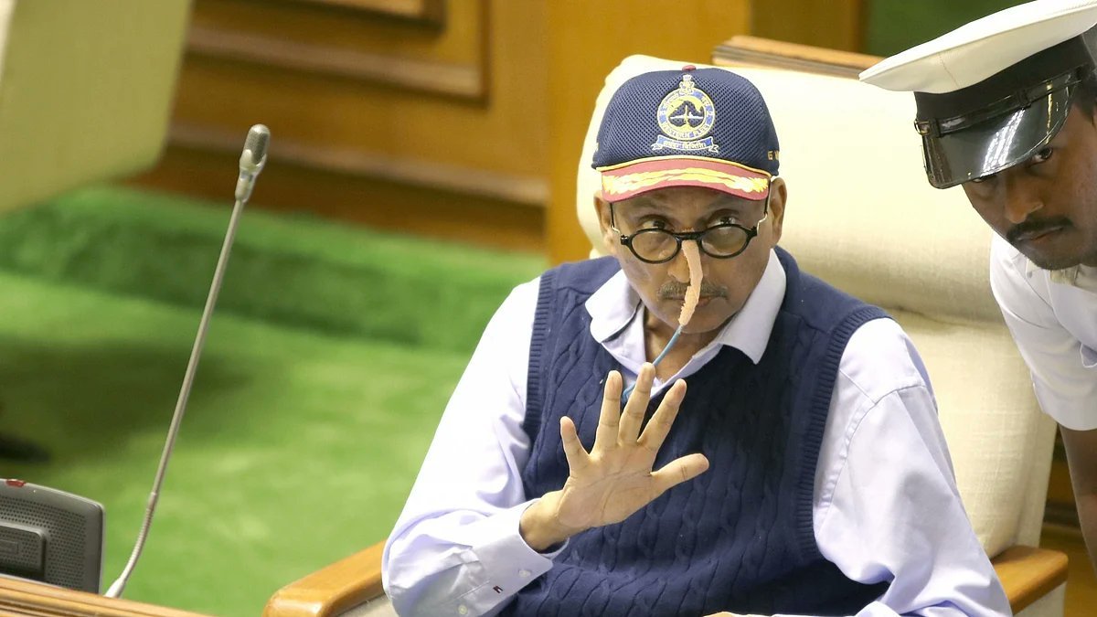 Mrsinha's tweet photo. January 2019: Manohar Parrikar was admitted to hospital. Rahul Gandhi visited him and later falsely claimed Parrikar had said he was unaware of the Rafale deal.

Parrikar ji has to issue a public letter clarifying that no discussion of the Rafale deal took place during that "meeting" in hospital.

Imagine....He lied about a man battling for his life in hospital. So What he did to Modi-Shah is nothing compared to this sin.