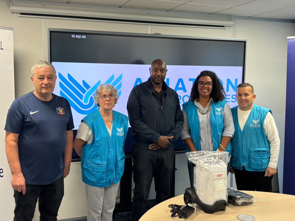 ONG_ASF's tweet photo. [PARTENARIAT] Ce lundi 28 septembre 2026, le District du Val-d'Oise de Football  a remis un concentrateur d'oxygène en présence d'@Amandine Llau, responsable de la mission d'Accompagnement des Enfants Malades.

🔗 Pour en savoir plus : https://t.co/flAjaTBOdT https://t.co/SO7BEr6jGL
