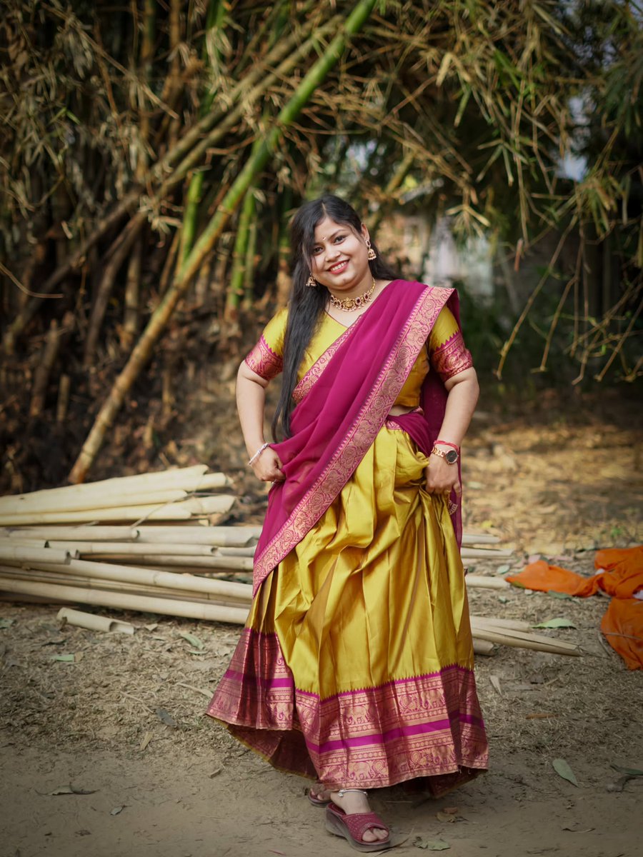 HipHopSemParar's tweet photo. Smiling through soft desi vibes 🌼✨.... #traditional #foryou #igdaily #explore https://t.co/3z64wDWEfB