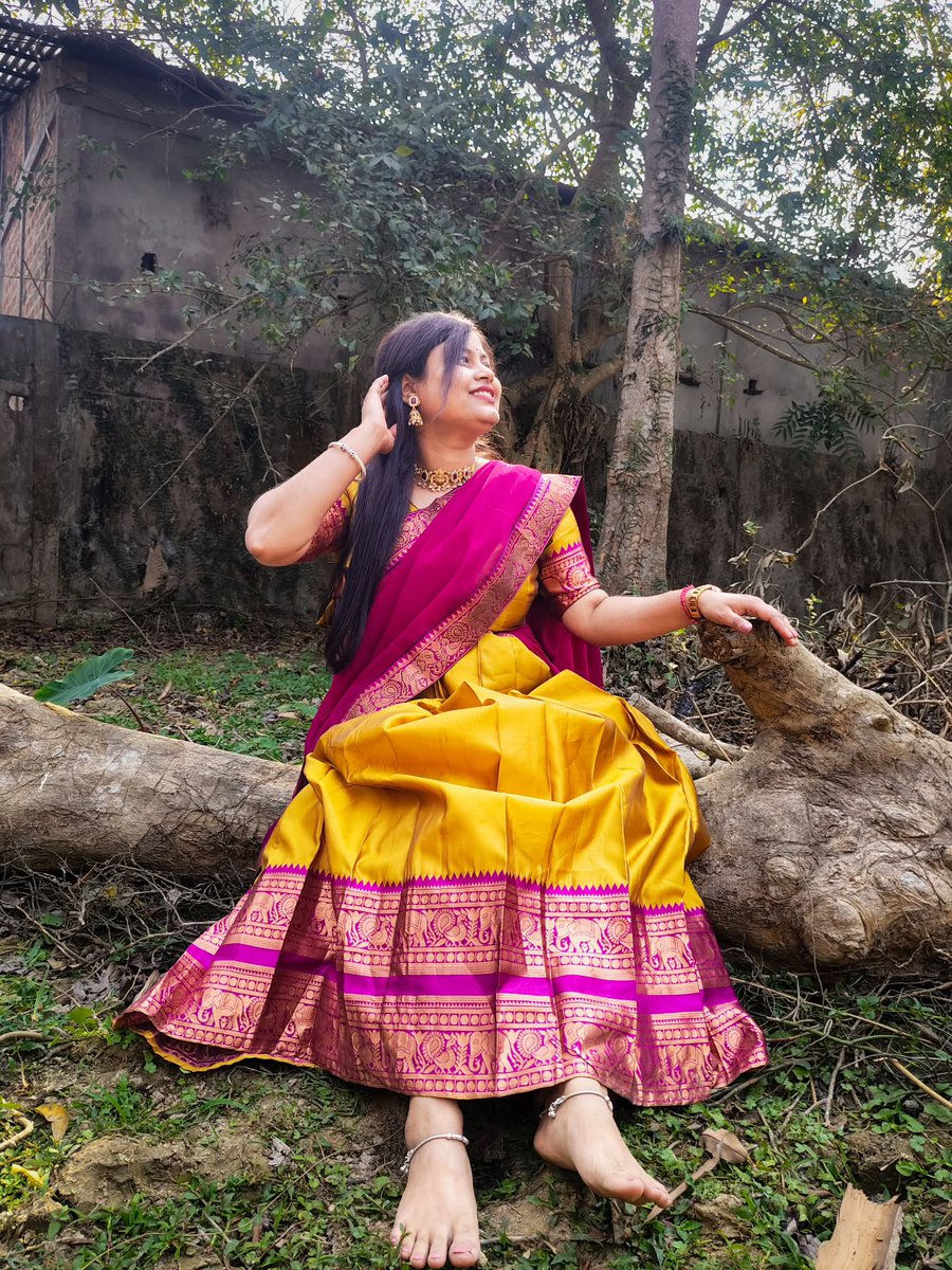 HipHopSemParar's tweet photo. Smiling through soft desi vibes 🌼✨.... #traditional #foryou #igdaily #explore https://t.co/3z64wDWEfB