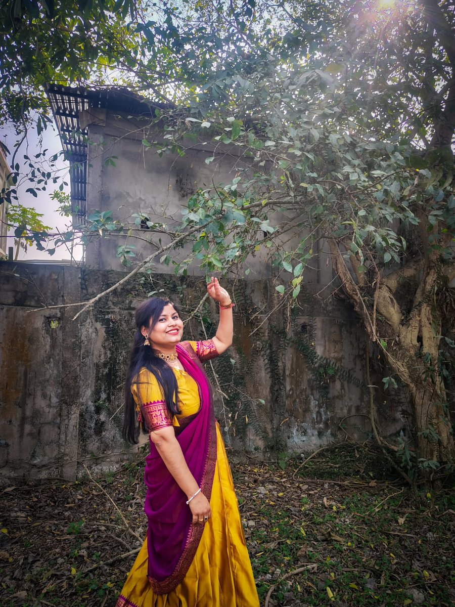 HipHopSemParar's tweet photo. Smiling through soft desi vibes 🌼✨.... #traditional #foryou #igdaily #explore https://t.co/3z64wDWEfB
