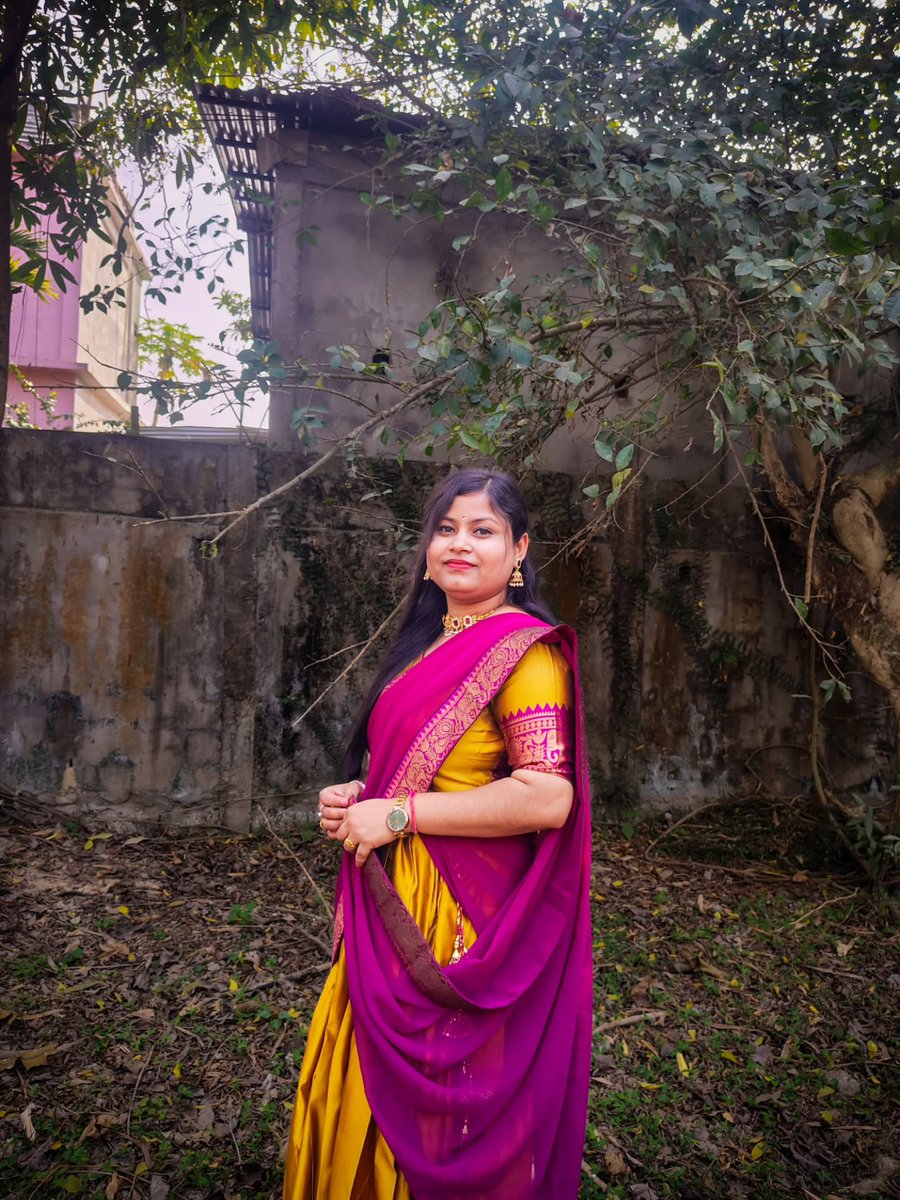 HipHopSemParar's tweet photo. Smiling through soft desi vibes 🌼✨.... #traditional #foryou #igdaily #explore https://t.co/3z64wDWEfB