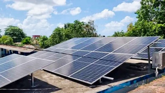 ETECSA_Cuba's tweet photo. La instalación de paneles fotovoltaicos ⚡ permite aprovechar la energía solar para apoyar el respaldo energético de los sistemas de telecomunicaciones 🛜📶 en centros principales de cabeceras municipales del país. 
#EtecsaConCuba 🇨🇺 https://t.co/rhh9GISDlE