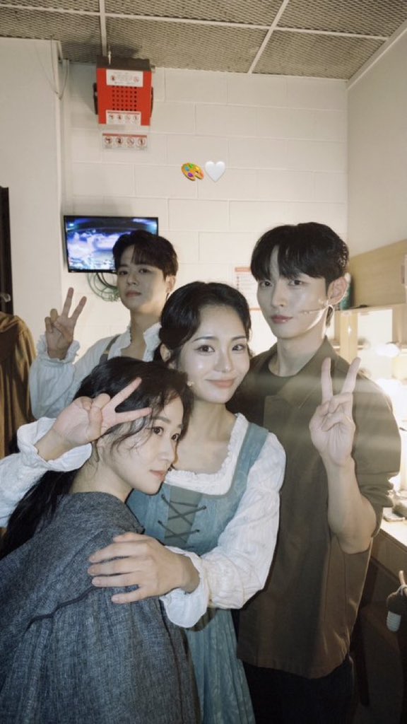 gotbob92's tweet photo. [뮤지컬 #소년의초상] 0930 자8 🎨💐
오늘의 페어 / 예지나 수르타 녕마르 룽코포 

𝑹𝒐𝒔𝒊𝒏𝒂 로지나 #임예진
𝑴𝒂𝒓𝒕𝒂 마르타 #김수
𝑴𝒂𝒓𝒄𝒆𝒍𝒍𝒐 마르첼로 #박선영
𝑱𝒂𝒄𝒐𝒑𝒐 야코포 #윤지성 https://t.co/ZYT3uYseLa