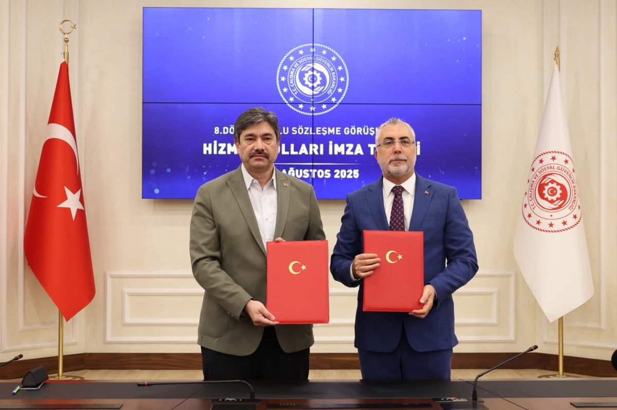 Bem_Bir_Sen's tweet photo. Hakkın, hukukun ve emeğin yanında durmaya; kamu görevlilerimizin alın terini korumaya devam ediyoruz. BEM-BİR-SEN olarak, kararlı mücadelemiz neticesinde itfaiye personelimiz adına çok önemli bir hukuki kazanım daha elde ettik.
Yerel Yönetimler Hizmet Kolu Genel Yetkili Sendikası 
Bem-Bir-Sen olarak  20 Ağustos 2025 tarihinde imzaladığımız 8. Dönem Toplu Sözleşme masasında; itfaiye teşkilatımızda görev yapan destek hizmetleri personeli dahil tüm çalışanlarımıza maktu fazla mesai ücreti verilmesini sağlayarak önemli bir kazanım elde etmiştik. Ancak bu kazanımımızın sahada istediğimiz şekilde uygulanmasında tereddütler yaşanmaktaydı.
Sahadaki bu kısıtlamaya ve mağduriyete sessiz kalmayarak Sayıştay nezdindeki denetim süreçlerinde konunun takipçisi olduk ve haklı talebimizin Anayasa Mahkemesi'ne taşınmasını sağladık.
Anayasa Mahkemesi tarafından verilen kararla haklılığımız ve kazanımımız tescillenmiştir. Yüksek Mahkeme; 5393 sayılı Kanun'un 52. maddesinde itfaiyede fiilen çalışan tüm personele fazla mesai verilmesi öngörülmüşken, Bütçe Kanunu ile bu kapsamın daraltılamayacağını ve kazanımımızın kısıtlanamayacağını hükme bağlayarak ilgili kısıtlayıcı ibareyi iptal etmiştir. 
30 Eylül 2026 tarih ve 33386 sayılı Resmi Gazete’de yayımlanan bu karar neticesinde; toplu sözleşmede elde ettiğimiz kazanımımız resmiyet kazanmış ve itfaiye teşkilatımızda fiilen görev yapan destek personelimizin maktu fazla mesai ücretinden yararlanmasının önündeki engeller tamamen kaldırılmıştır. Sendika olarak bu hakkın sahada eksiksiz uygulanmasının sonuna kadar takipçisi olacağız.
Toplu sözleşme masasında imza altına aldığımız her kazanımın, sahada eksiksiz hayata geçirilmesi için mücadele etmeye ve emeğin hakkını savunmaya devam edeceğiz. 
#BEMBİRSEN #KazandıranSendika #İmzaBembirsen
#İtfaiyeHaftasıHediyesi