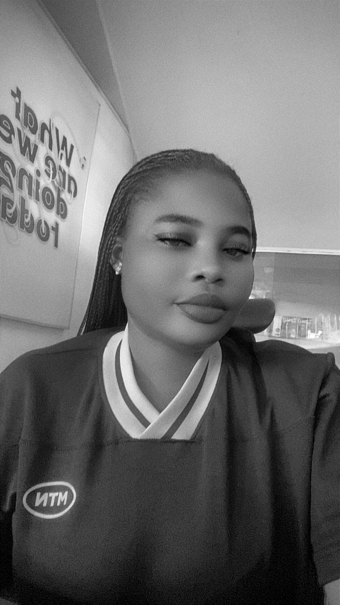 sweetadesewa's tweet photo. I love my job🌚🎊🎊 https://t.co/KYaU4eJFW3