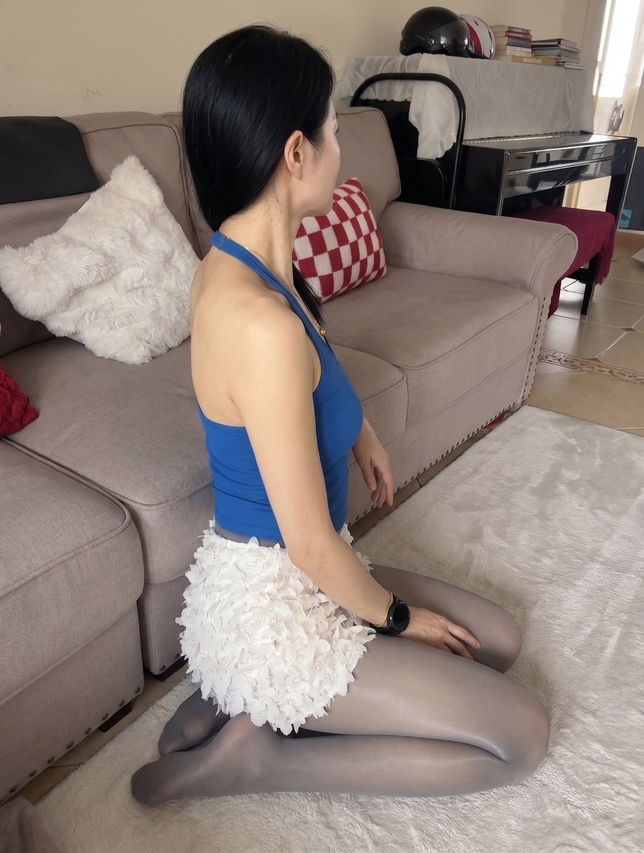 amrafkhri's tweet photo. 闺蜜总笑我太保守，夏天连吊带都不敢穿。她不知道，我把最真实的一面全留在了这里 https://t.co/bYK7WQTROM