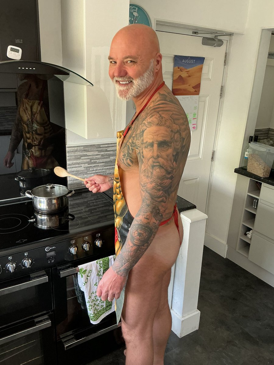 GymBud7's tweet photo. Keep on Cooking! 🧑‍🍳 
Hope nothing gets burnt,
#gay #daddy #onlyfans https://t.co/IYJur6xwH1